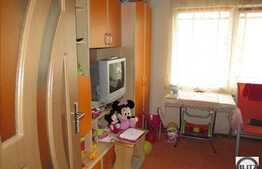 Vanzare apartament 2 camere, 48 mp utili, zona Hateg, cu boxa