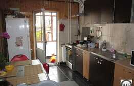 Vanzare apartament 2 camere, 48 mp utili, zona Hateg, cu boxa