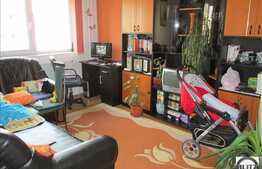 De vanzare 2 camere decomandate, 45 mp. Imobil izolat termic! Boxa inclusa!