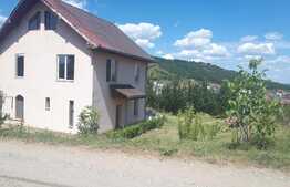 Casa individuala 210mp utili, 910mp teren,  Campenesti, locatie deosebita