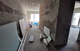 Apartament de 3 camere, terasa 44 mp, zona Vivo