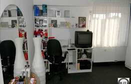 Garsoniera decomandata de vanzare, 28 mp,  in zona strazii Bucegi. Boxa inclusa!