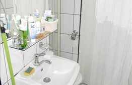 Garsoniera decomandata de vanzare, 28 mp,  in zona strazii Bucegi. Boxa inclusa!