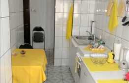 Garsoniera decomandata de vanzare, 28 mp,  in zona strazii Bucegi. Boxa inclusa!