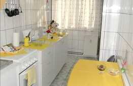 Garsoniera decomandata de vanzare, 28 mp,  in zona strazii Bucegi. Boxa inclusa!