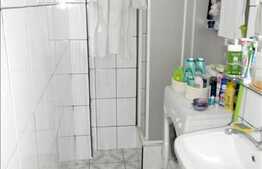 Garsoniera decomandata de vanzare, 28 mp,  in zona strazii Bucegi. Boxa inclusa!