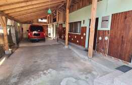 Casa de 122 mp, anexa de 174 mp, garaj de 62 mp, pivnita 25 mp, 967 mp teren