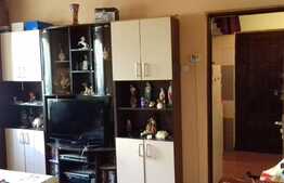 Apartament 3 camere de vanzare, 50 mp utili, zona strazii Primaverii