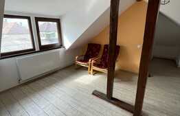 Casa cuplata cu front la E60, pretabila si pentru spatii de birouri, zona Lidl 