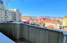 Apartament 3 camere, decomandat, 80 mp, balcon, Piata Cipariu