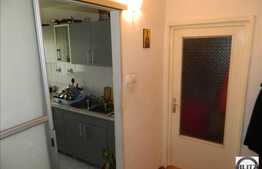 Vanzare 4 camere, 77 mp utili, zona A. Vlaicu, cu boxa pemtru depozitare