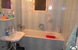 In zona de maxim interes atat pt locuit cat si pt investitie!