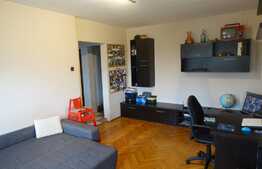Apartament de 2 camere, etaj intermediar, zona Mercur