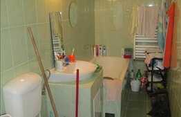 Vanzare apartament 3 camere, 56 mp utili, zona Maramuresului, cu boxa