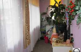 Vanzare apartament 3 camere, 56 mp utili, zona Maramuresului, cu boxa