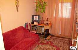 Vanzare apartament 3 camere, 56 mp utili, zona Maramuresului, cu boxa