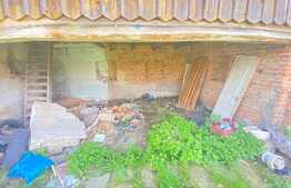 Casa demolabila si teren de 1000 mp, Crisbav 