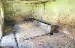 Casa demolabila si teren de 1000 mp, Crisbav 