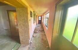 Casa demolabila si teren de 1000 mp, Crisbav 