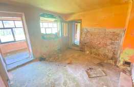 Casa demolabila si teren de 1000 mp, Crisbav 