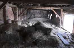 Casa demolabila si teren de 1000 mp, Crisbav 