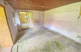 Casa demolabila si teren de 1000 mp, Crisbav 