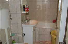 Vanzare apartament 4 camere, 79 mp utili, zona Parang, cu boxa si parcare