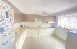 Casa de 630 mp si teren 600 mp, mobilata si utilata, zona Centrala