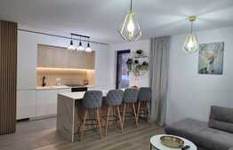 Apartament de 3 camere, la cheie, terasă de 33 mp, 2 băi, zona Carpaților