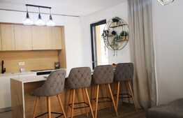 Apartament de 3 camere, la cheie, terasă de 33 mp, 2 băi, zona Carpaților