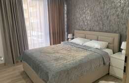 Apartament de 3 camere, la cheie, terasă de 33 mp, 2 băi, zona Carpaților