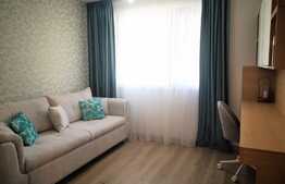 Apartament de 3 camere, la cheie, terasă de 33 mp, 2 băi, zona Carpaților