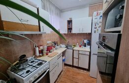 Apartament de 3 camere, balcon, zona Lombului