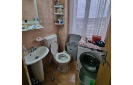 Apartament de 3 camere, balcon, zona Lombului