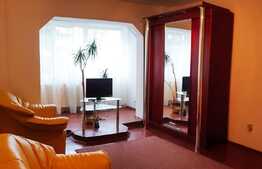 Apartament de 3 camere, etaj interemediar, zona MOL