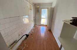 Apartament de 3 camere, 64 mp, decomandat, zona Racadau