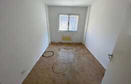 Apartament de 3 camere, 64 mp, decomandat, zona Racadau