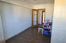 Apartament 3 camere, decomandat, 72 mp, zona Tractorul