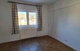 Apartament 3 camere, decomandat, 72 mp, zona Tractorul