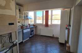 Apartament 3 camere, decomandat, 72 mp, zona Tractorul