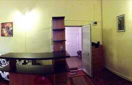 Apartament 1 camera, 33 mp cu loc de parcare in curte, zona Casei de Cultura