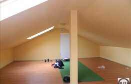 Vanzare 3 camere in imobil tip casa, 130 mp utili, pe 2 nivele, loc de parcare!