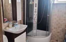 Apartament de 2 camere, etaj intermediar, balcon, parcare! Zona Terra!