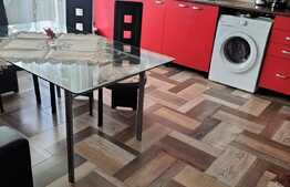 Apartament de 2 camere, etaj intermediar, balcon, parcare! Zona Terra!