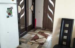 Apartament de 2 camere, etaj intermediar, balcon, parcare! Zona Terra!