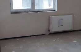 Apartament semifinisat, doua camere,etaj intermediar , zona Regal 