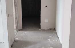 Apartament semifinisat, doua camere,etaj intermediar , zona Regal 