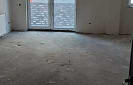 Apartament semifinisat, doua camere,etaj intermediar , zona Regal 