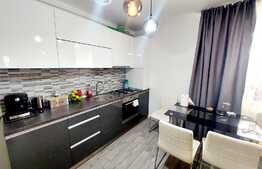 Apartament 3 camere, zona accesibila, parcare, balcon! Zona VIVO