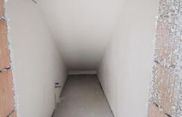 Apartament 3 camere, 98 mp, balcon si curte, semifinisat